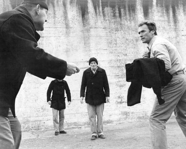 Szökés az Alcatrazból Clint Eastwood veszi késsel hadonászó elítélt 8x10 fotó